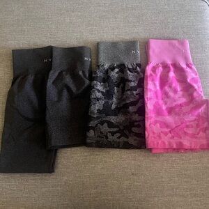Bundle of 4 nvgtn bottoms